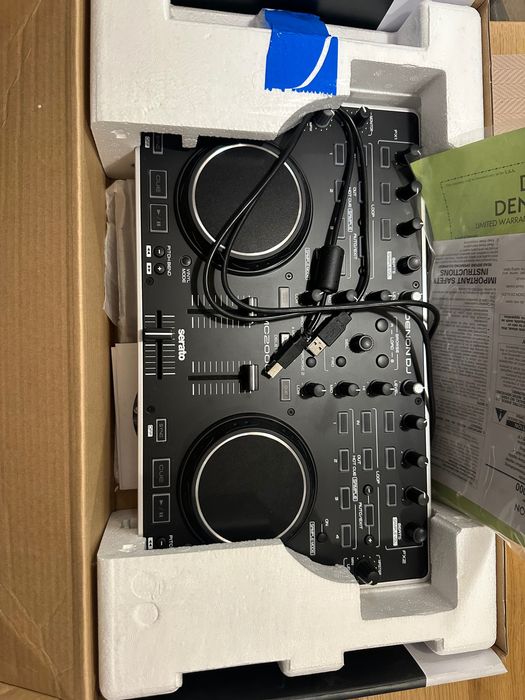 DENON MC2000 DJ Controler