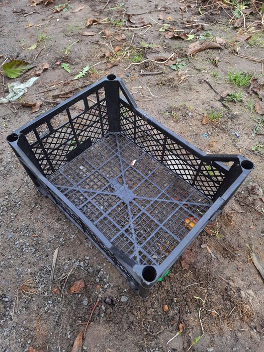 Ящики бананові та пластикові