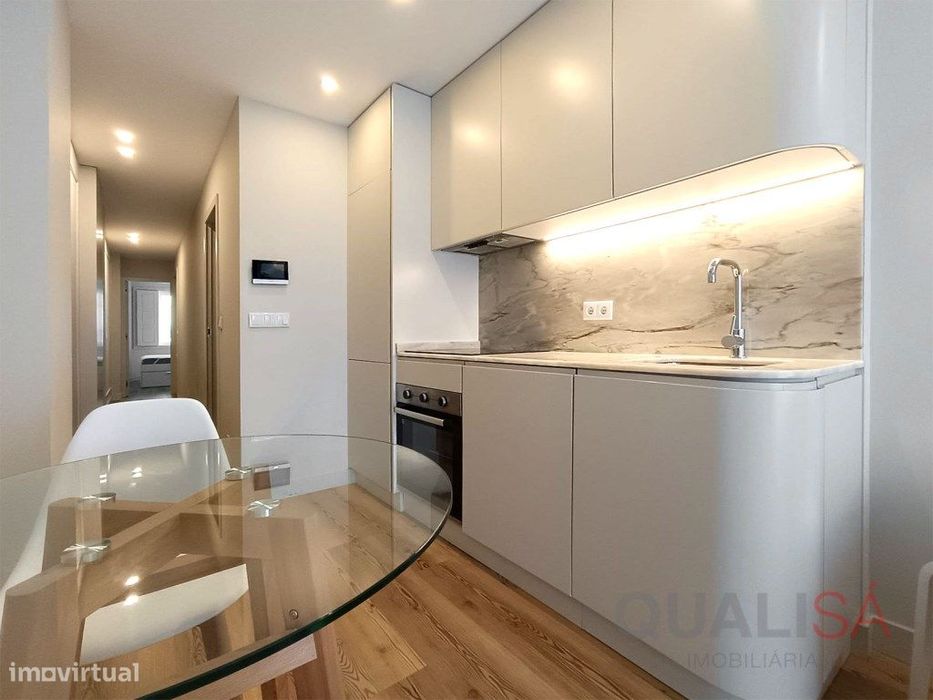 Apartamento T1 semi novo, equipado e mobilado no centro histórico d...