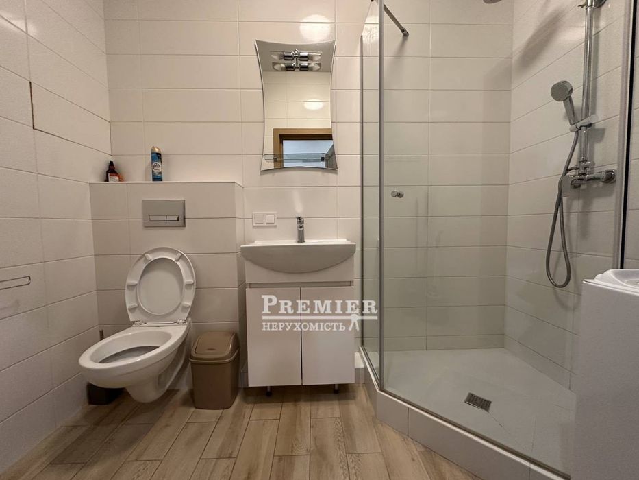 Сдам на коротки/долгий Студия 2 ой этаж генуэзской 3 а, 26 жемчужина