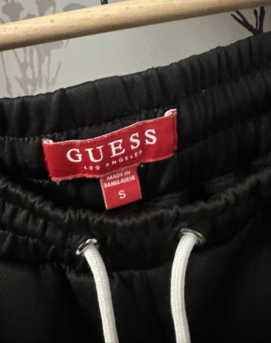 Оригінальний спортивний костюм Guess