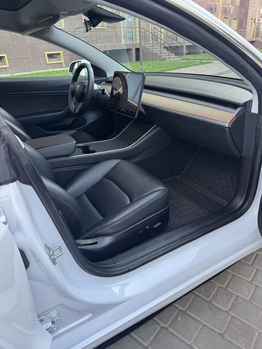 Tesla model 3 2019