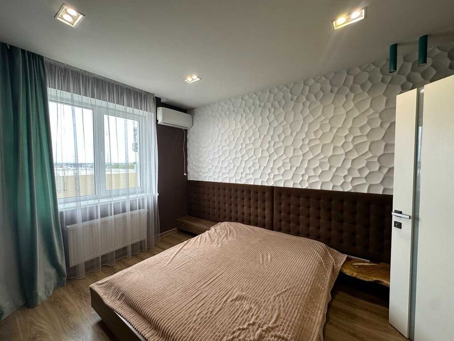 Продам двокімнатну квартиру на Щасливому