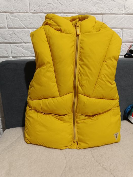 Жилетка Zara           .