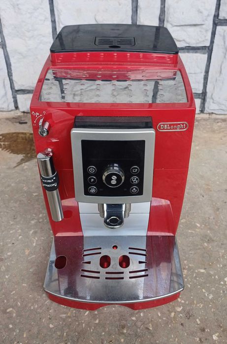 Кавомашина кавоварка DeLonghi ECAM 23.427 R Capuchino червона вживана