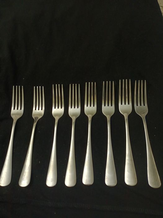 Столовые  мельхиоровые ложки, вилки,  нержавейка - ножи, вилки...