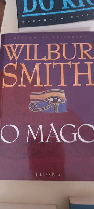 Dezenas de livros recentes, nunca lidos