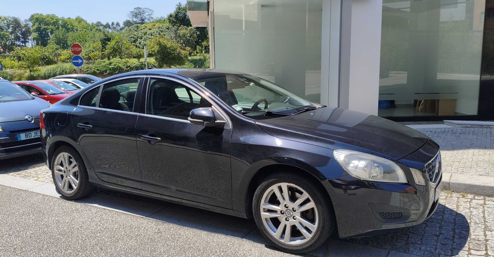 Volvo S60 D3 – Elegância Executiva, Proveniência Única e Transparência