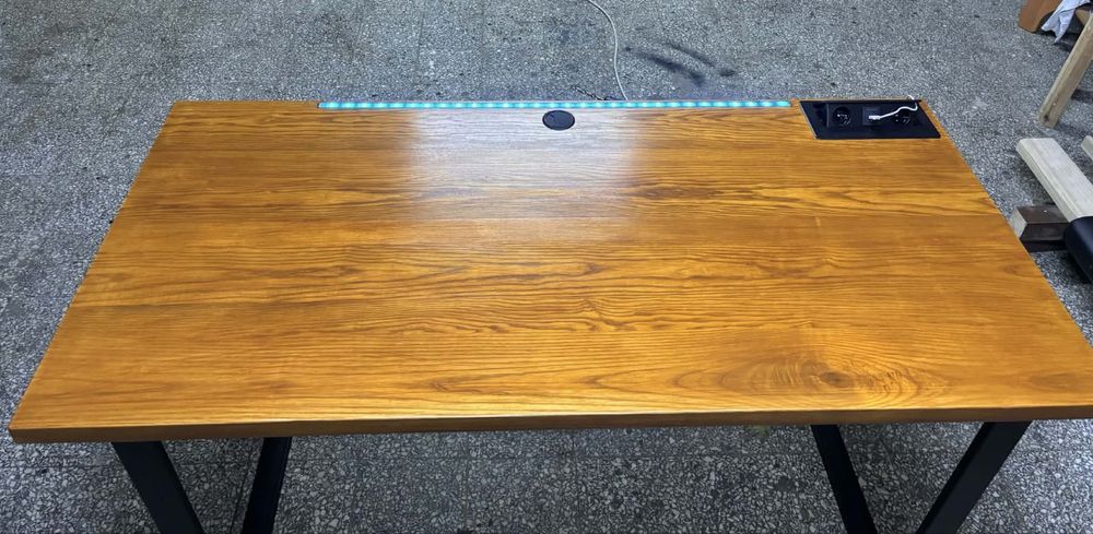 Biurka / stoliki z drewna jesionowego