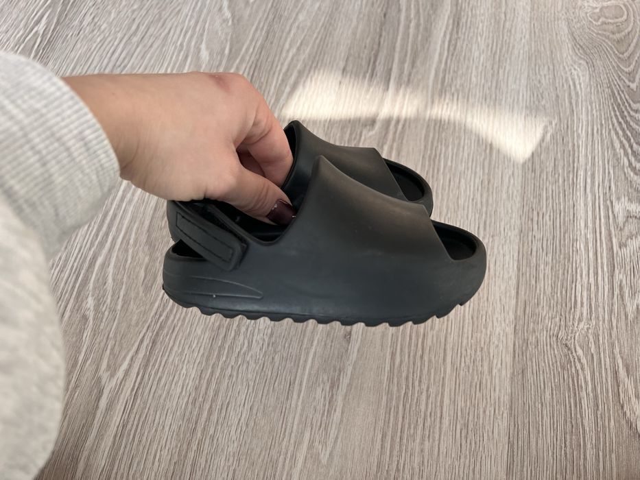 Дитяче взуття 24-26 розмір