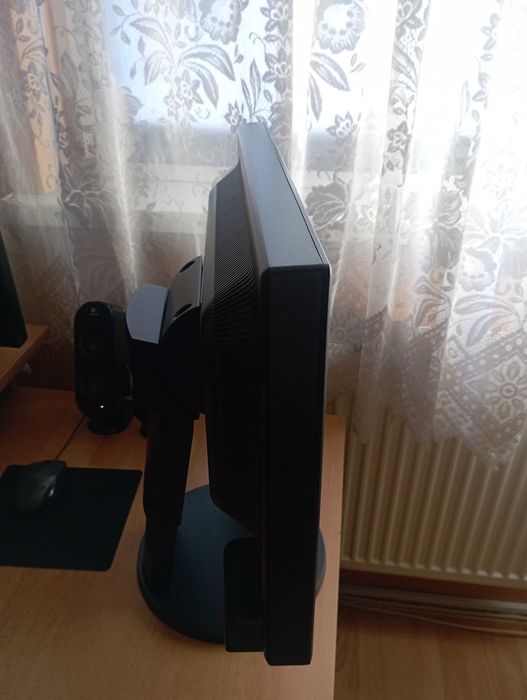 stary monitor NEC