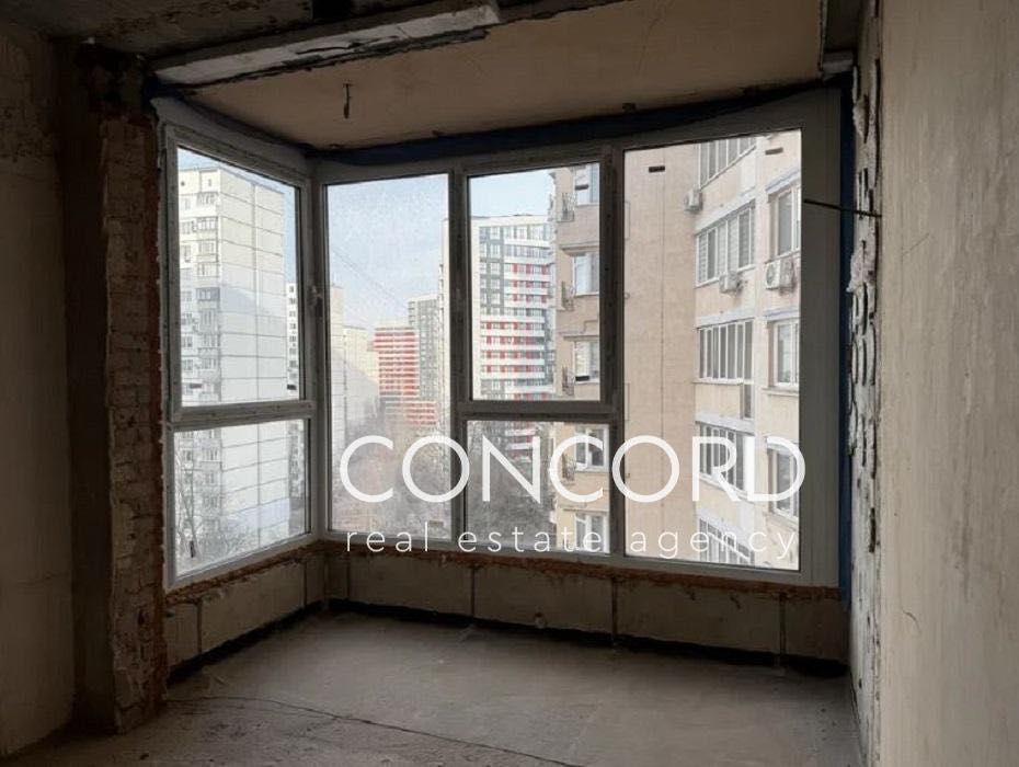 Липковского (Урицкого) ул., 18. Метро Вокзальна. Соломʼянський район