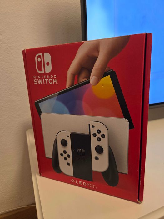 Nintendo Switch OLED + Mario Kart 8 Deluxe + cartão de memória 128GB