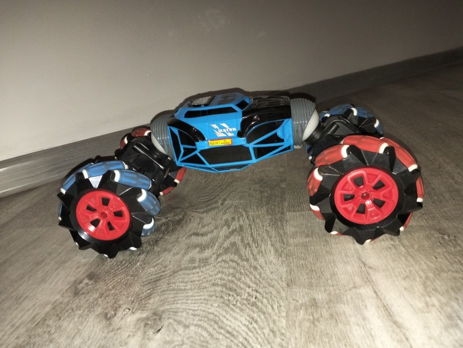 Samochodzik kaskaderski na pilota Stunt Car Skidding