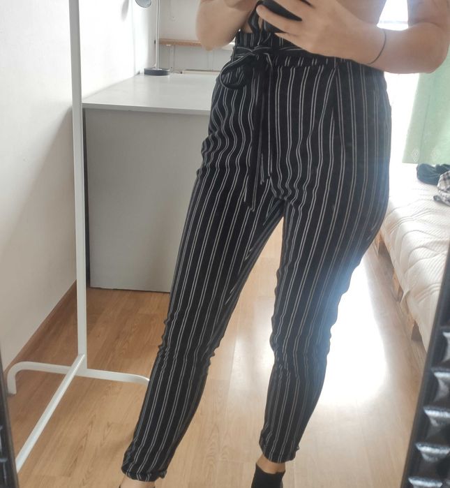 Eleganckie spodnie czarne w paski