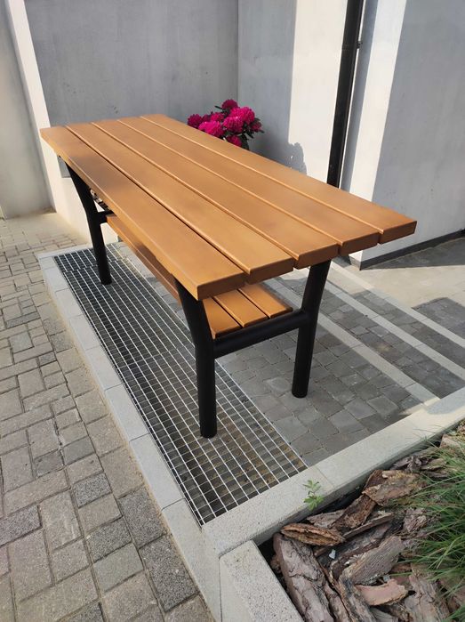 Balkon marzeń: pergole, donice, solidne zabudowy drewniane.