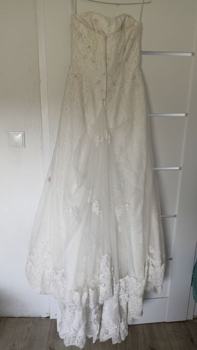 Suknia Madonna koronka perełki długi tren