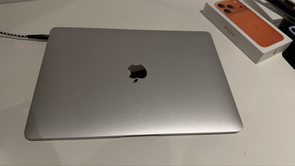 MacBook Air 13” Retina 2019