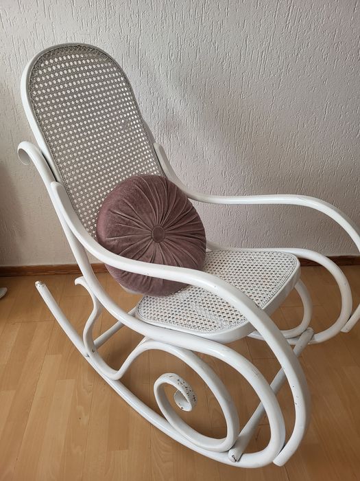 Duży biały fotel bujany bujak PRL połysk