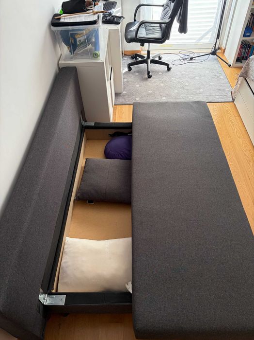 Sofá-cama dobrável com espaço para armazenamento (ótimo estado)