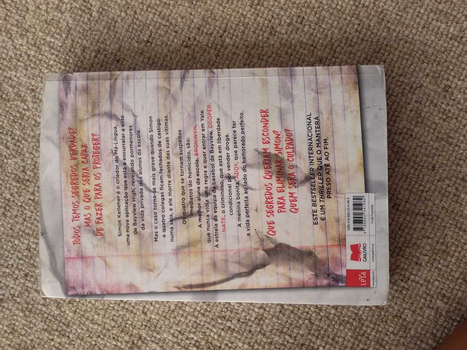 Livro Um de Nós Mente
