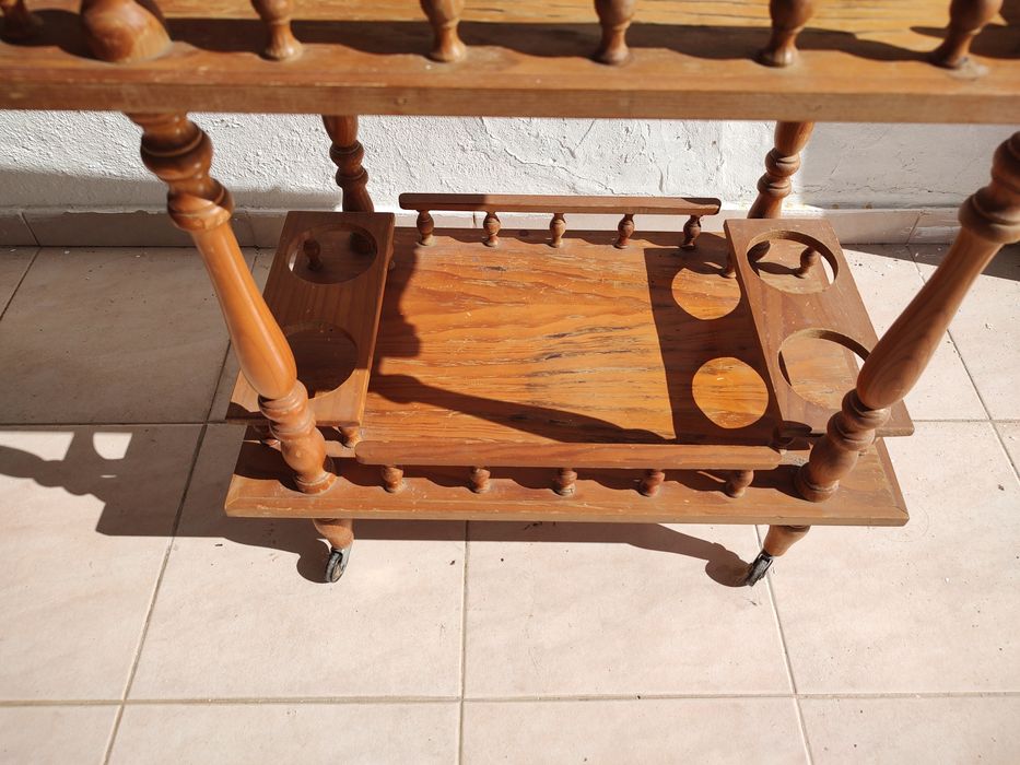 Carrinho de apoio de madeira vintage