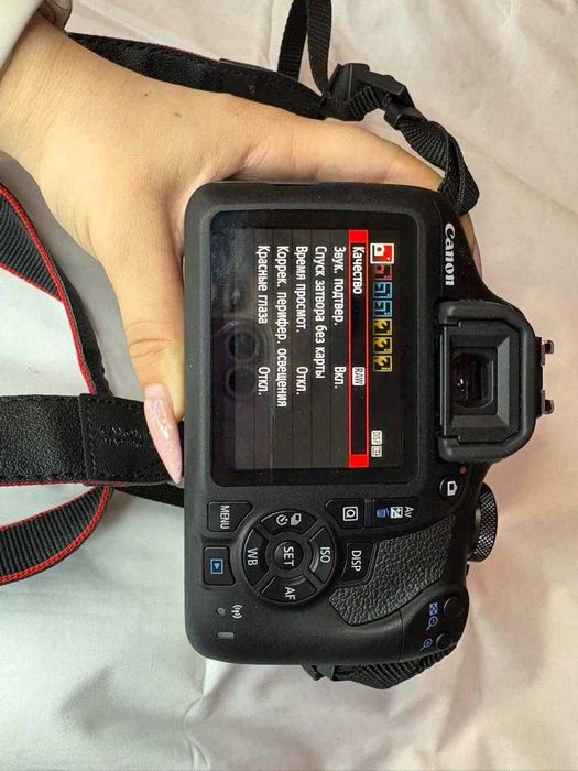 Продам фотоапарат Canon EOS 2000D kit (18-55mm) DC III (новий)