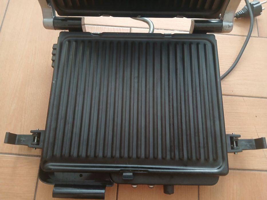 Електрогриль Grundig CG5040 2000 Вт, контактний гриль