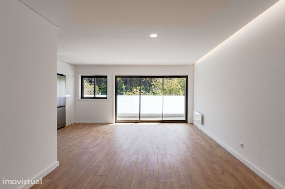 T3 Novo com Varanda, Lavandaria e Lugar Duplo de Garagem