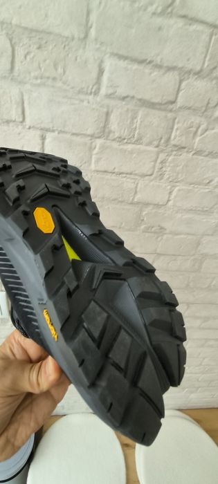 Hoka novas com caixa original