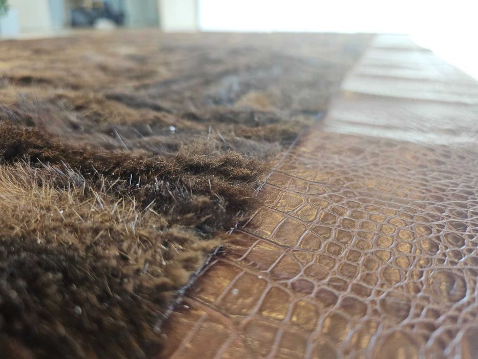 Эксклюзивный ковер из нутуральной кожи крокодила и меха нутрии/кролика