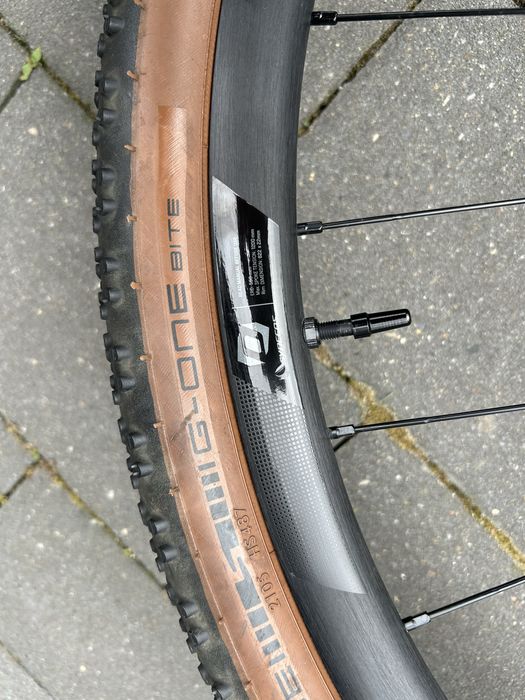 Kola Syncros plus opony Schwalbe ( tubles ready)
