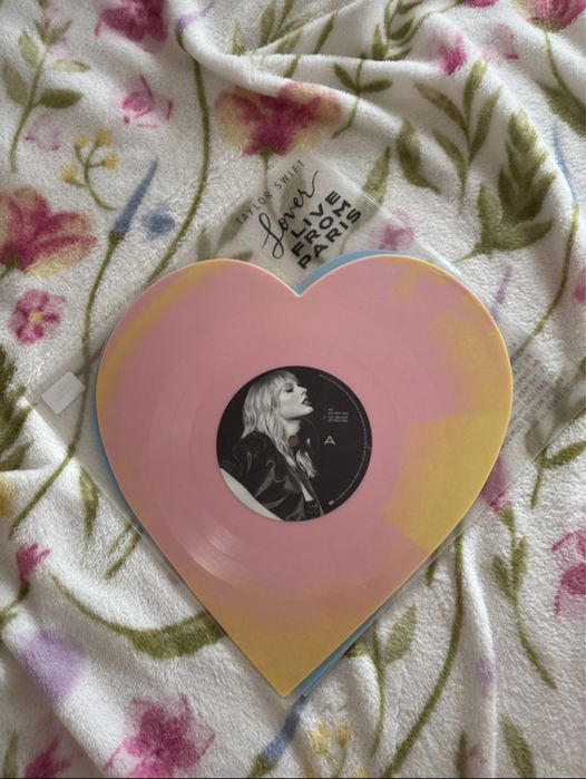 taylor swift - lover live in paris heart shaped vinyl 2LP sealed RARE!