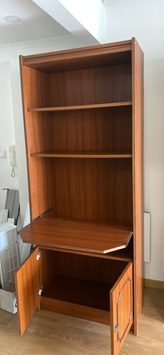 Escrivaninha/estante