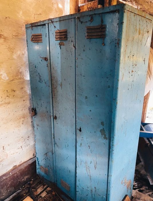 Шафа шкав металевий ящик в майстерню  шухляда для роздягальні не дорог