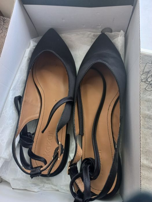 Eleganckie buty typu slingback Kazar