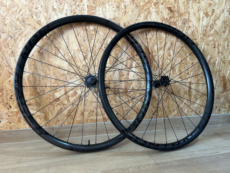 Rodas Carbono Bontrager Kovee Pro 30 TLR