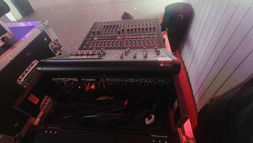 Mikser cyfrowy MIDAS M32R+Case