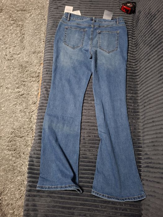 Nowe jeansowe spodni dzwony