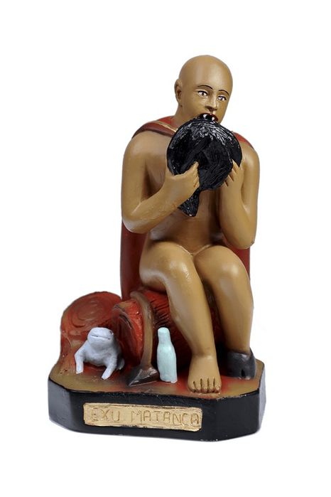 Esta estátua é uma representação de Exu Capa Preta da Encruzilhada