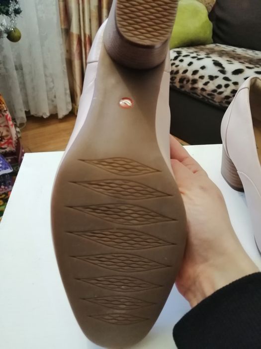 Продам туфлі на каблуку