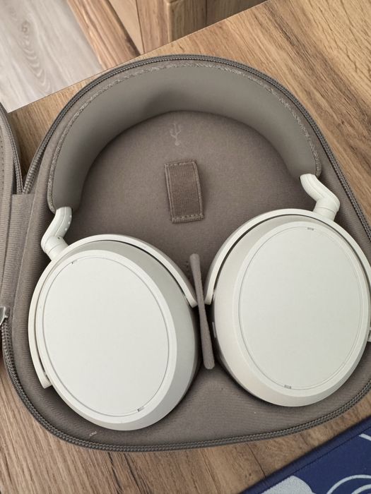 Sennheiser momentum 4