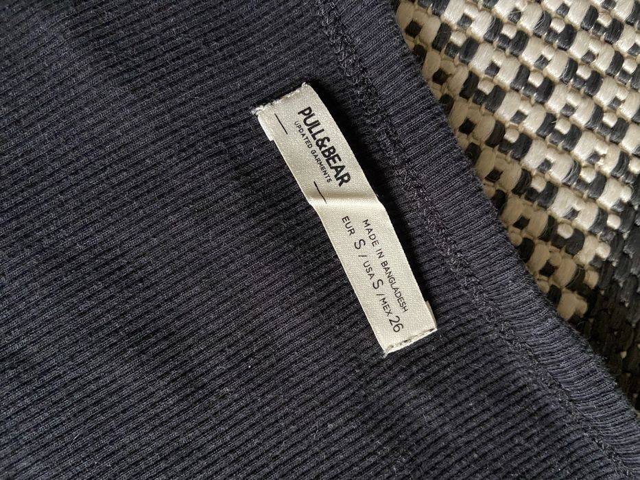 кофта чорна pullandbear