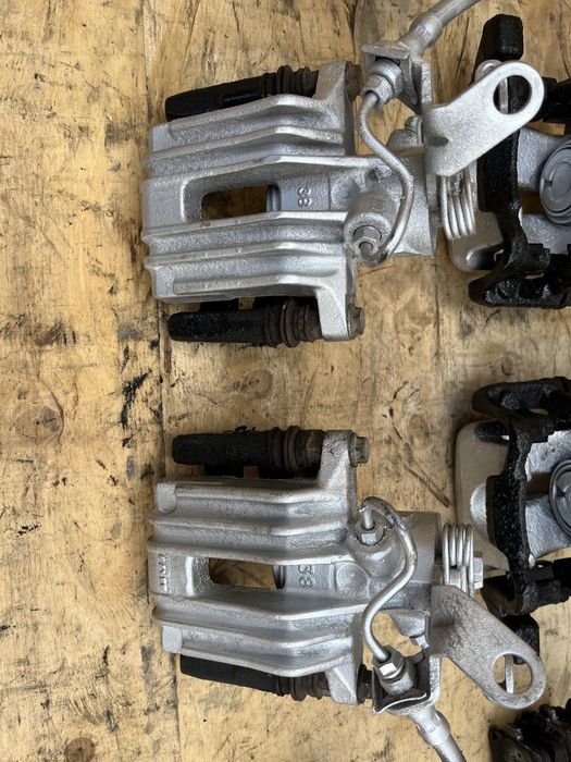 Задній Супорт Volkswagen Golf  5 Jetta Touran