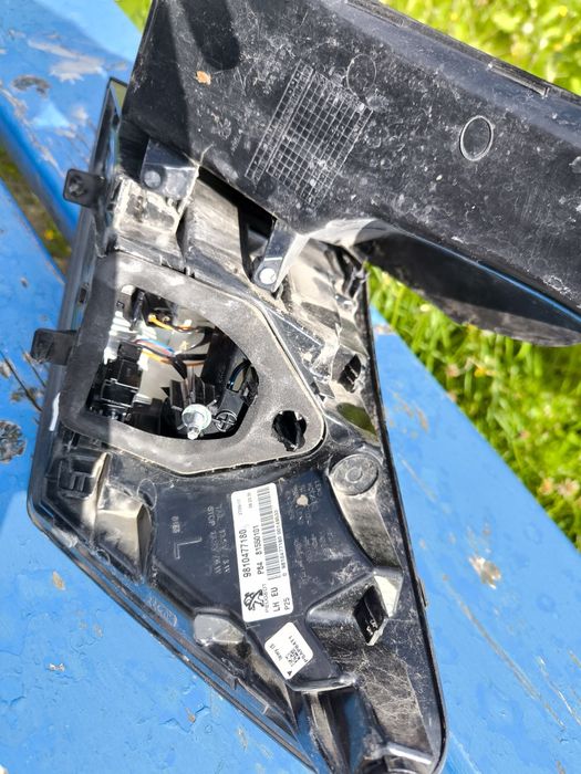 Lampa tylna lewa (w błotnik) Peugeot 3008