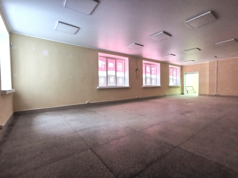 Комерція на фасаді продаж 830 м2