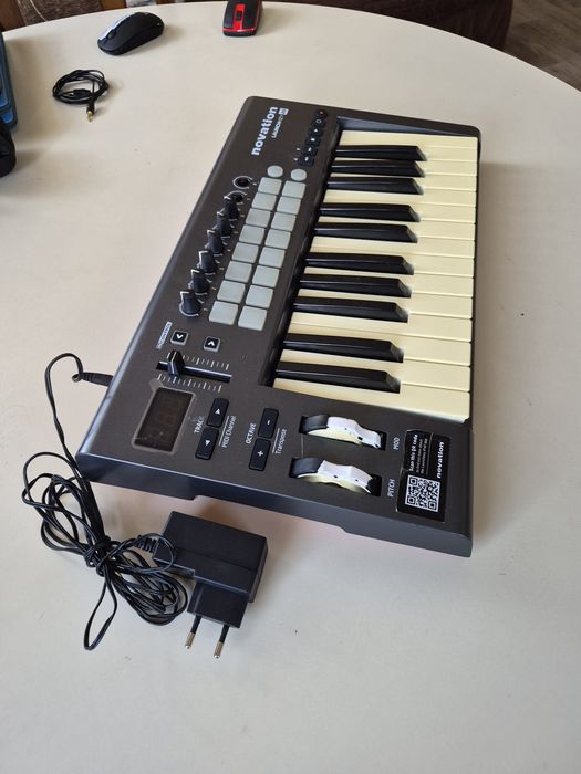 Клавіатура Novation Launchkey 25