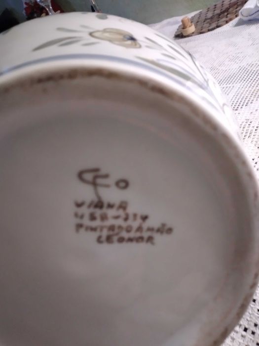 Pote pintado à mão