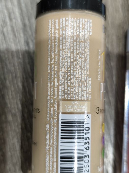 Zestaw kosmetyków cena za całość