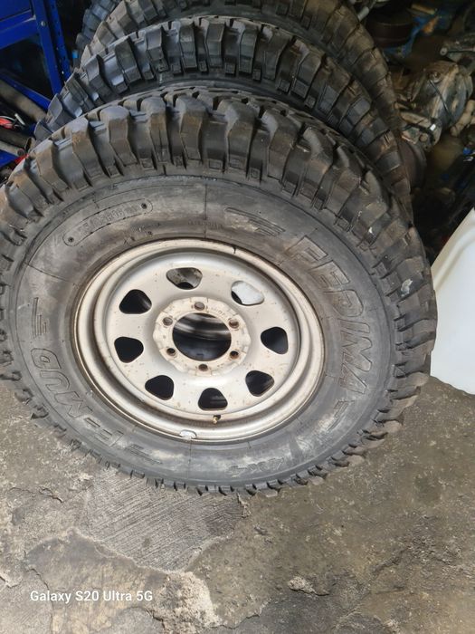 Pneus e jantes nissan patrol
